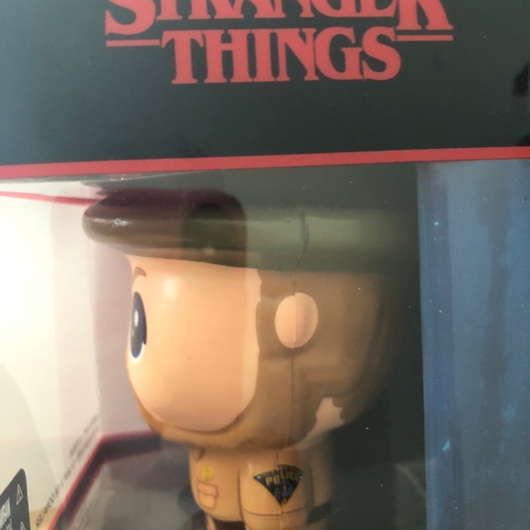 Stranger Things Hopper - Picture 3 of 7